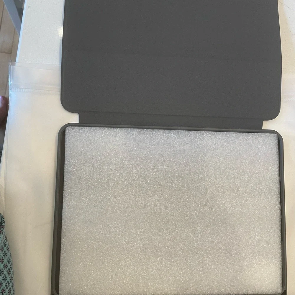 11inch IPad Pro Green and Gray cover
